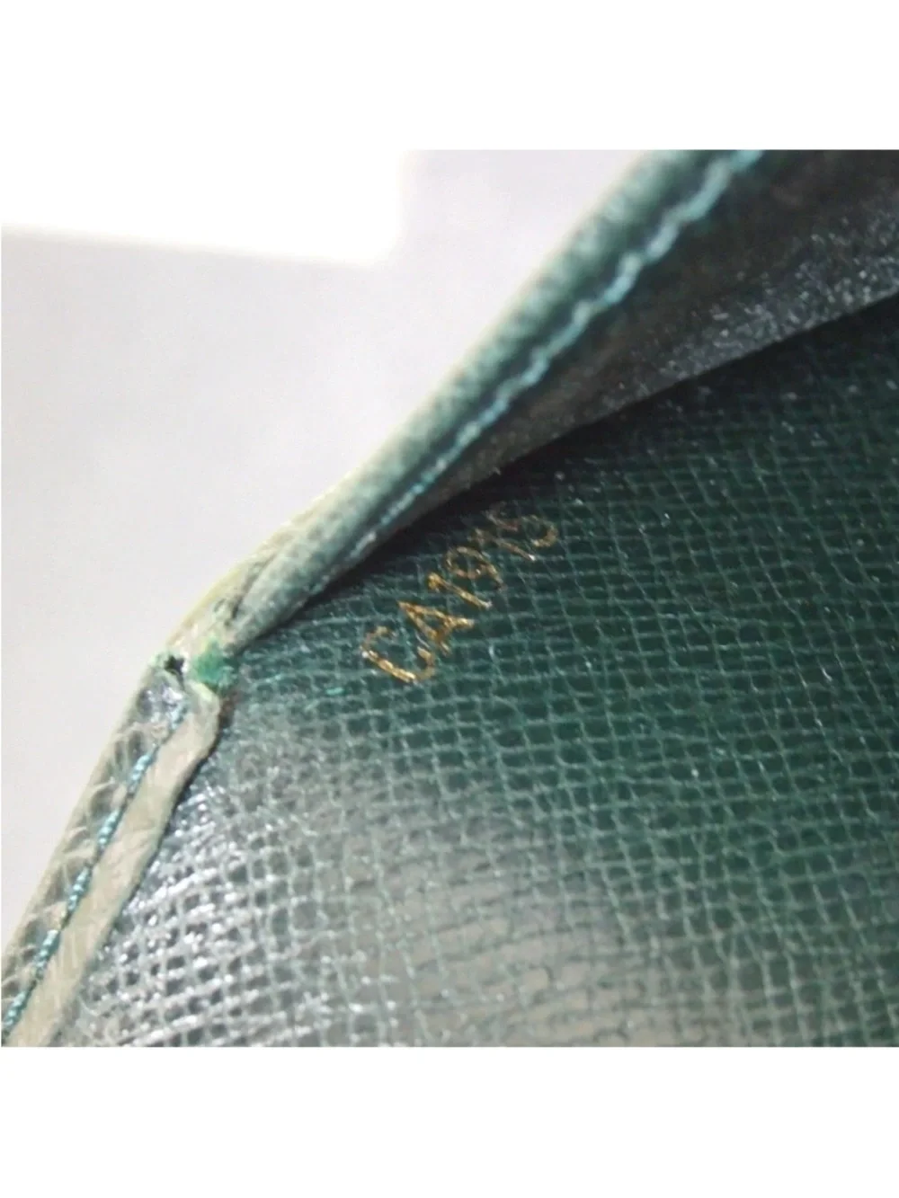 Louis Vuitton Dark Grn Taiga PM Organizer Agenda/passport holder EUC